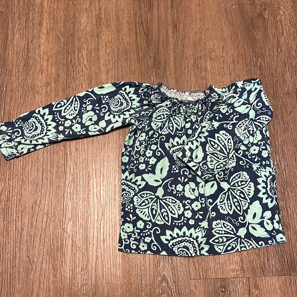 BabyGap 2t sinched neckline top!